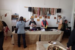 Dyeing fabric with mushrooms in the Kids Room