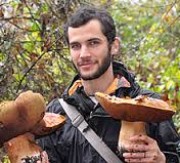 Photo of our speaker Christian Schwarz, holding bolete mushrooms